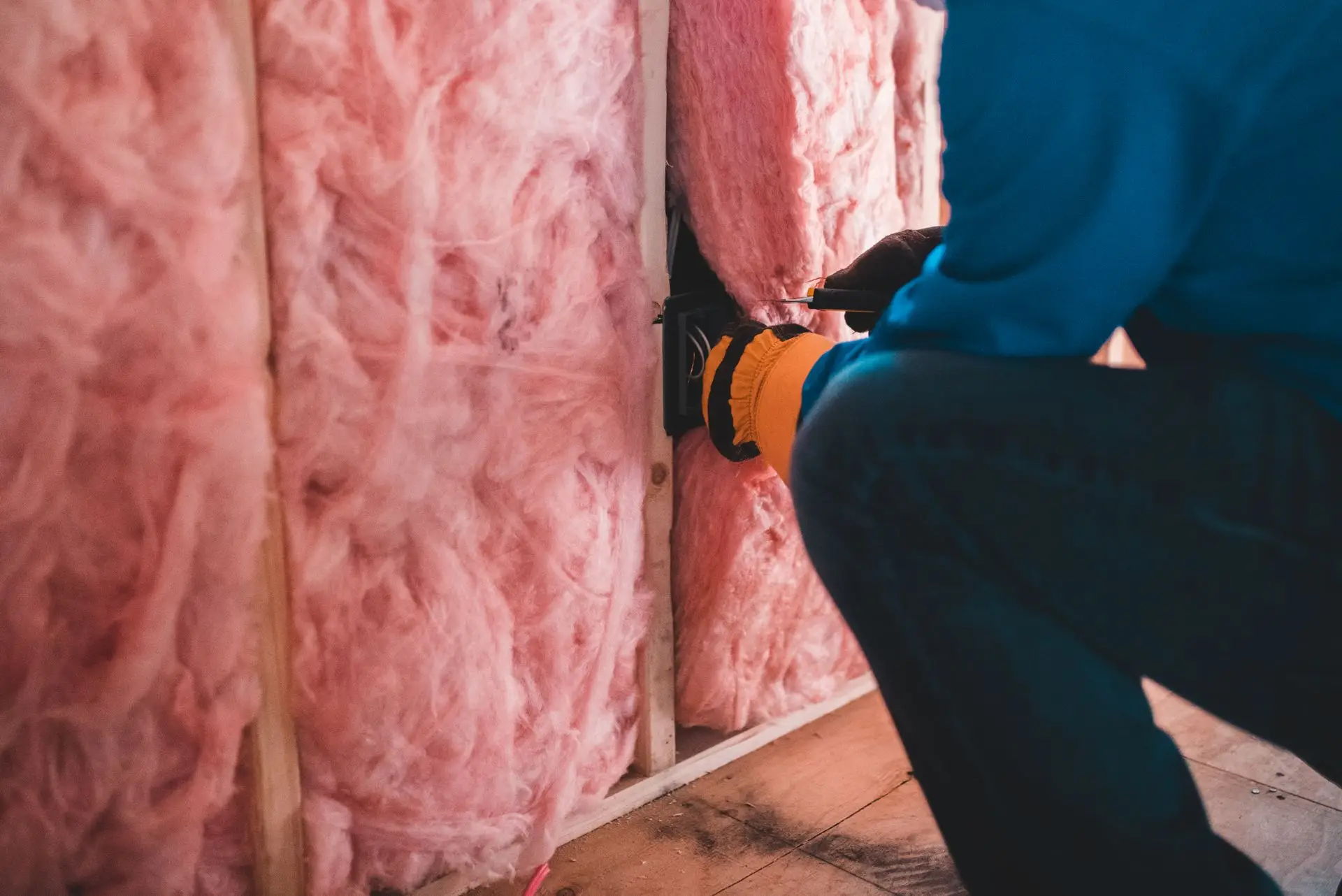 Isolant de vermiculite dans l'entretoit d'une maison